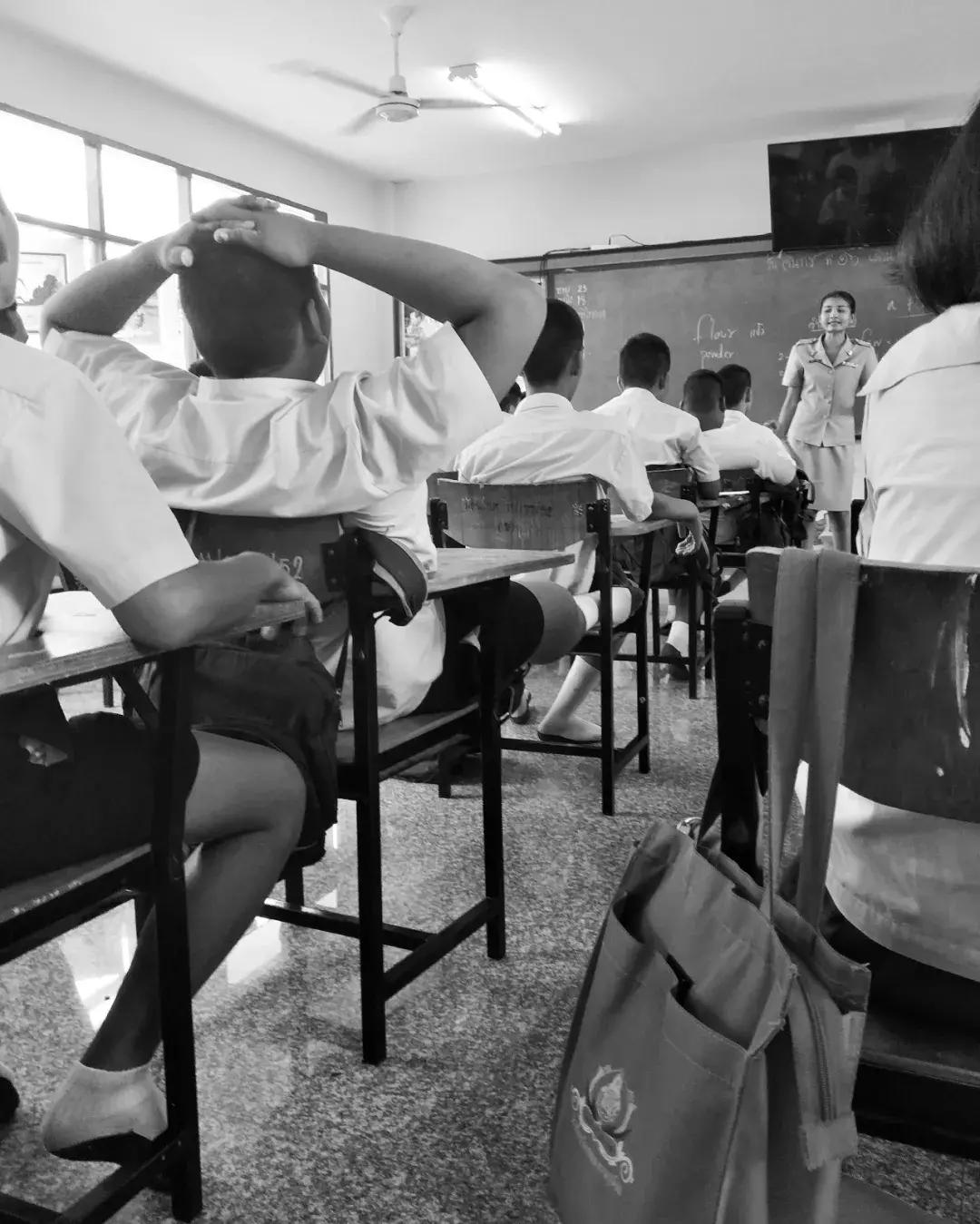 在切开与缝合之间磨合（一）|泰国校服文化脚注