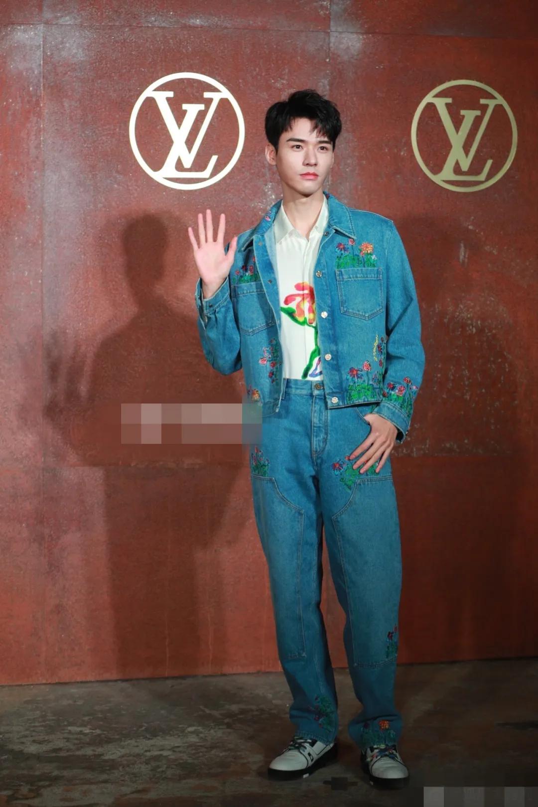 lv短袖金晨,杨采钰金晨刘亦菲宋祖德