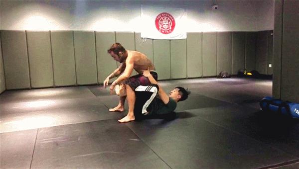 mma训练巴西柔术训练馆报名,mma综合格斗和巴西柔术