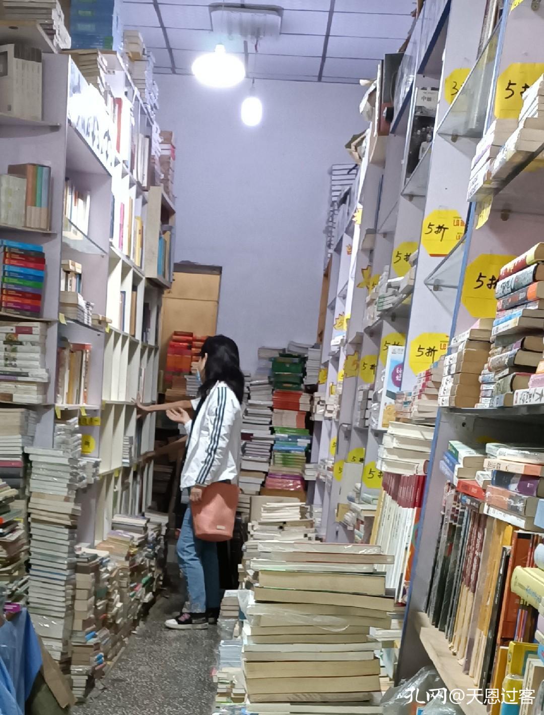 国庆七日卖书记：一下午，几位少年，让我想起三十多年前的自己