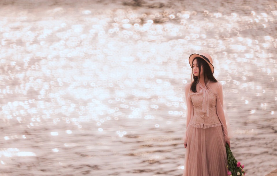 月经来心情极度郁闷,来月经控制不住的心烦