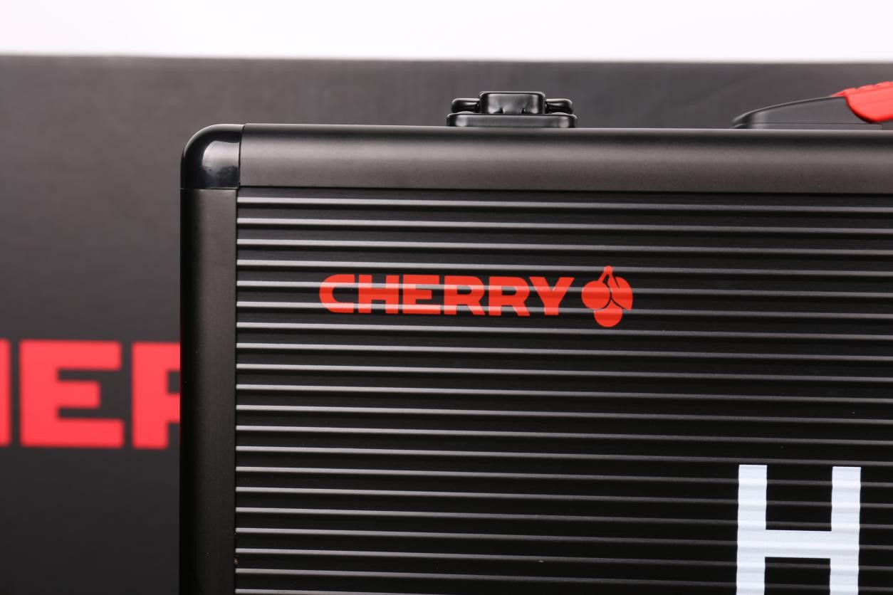 荣耀联名cherry推出电竞机械键盘,樱桃x荣耀联名键盘价格