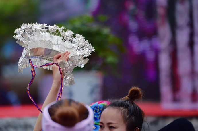 探访苗族银饰,苗族风情拨银饰