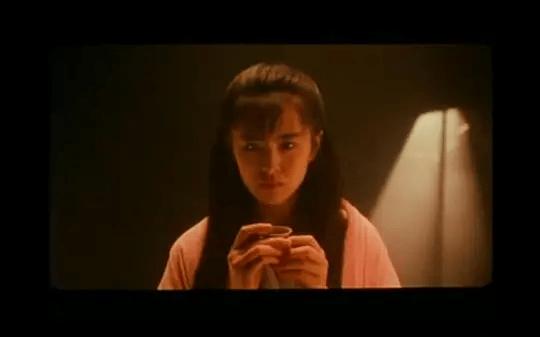 32年前王祖贤这部港片,“破尺度”出演,虽删减8分钟却依然经典