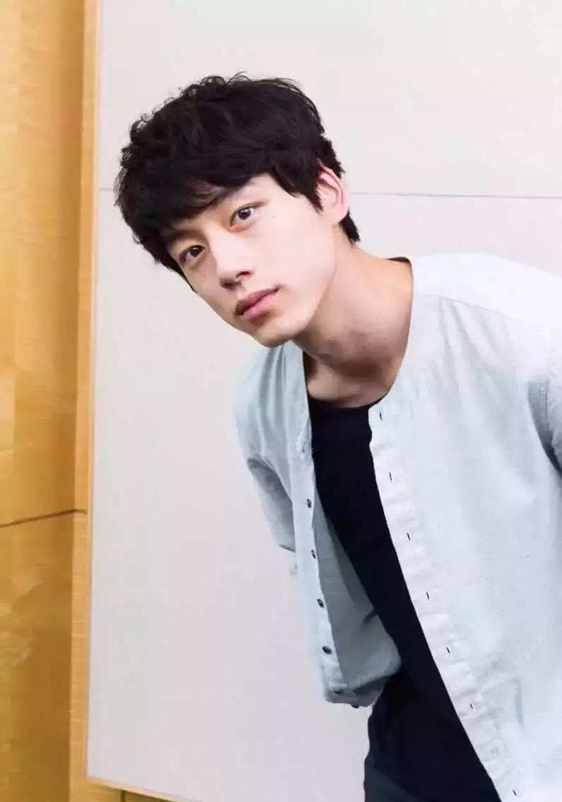 夏天清新感,来自这位日本“第一盐系男”