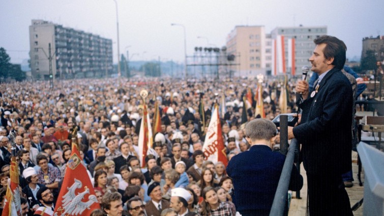 对苏联解体东欧剧变的经验和教训,苏联解体30年回顾与反思