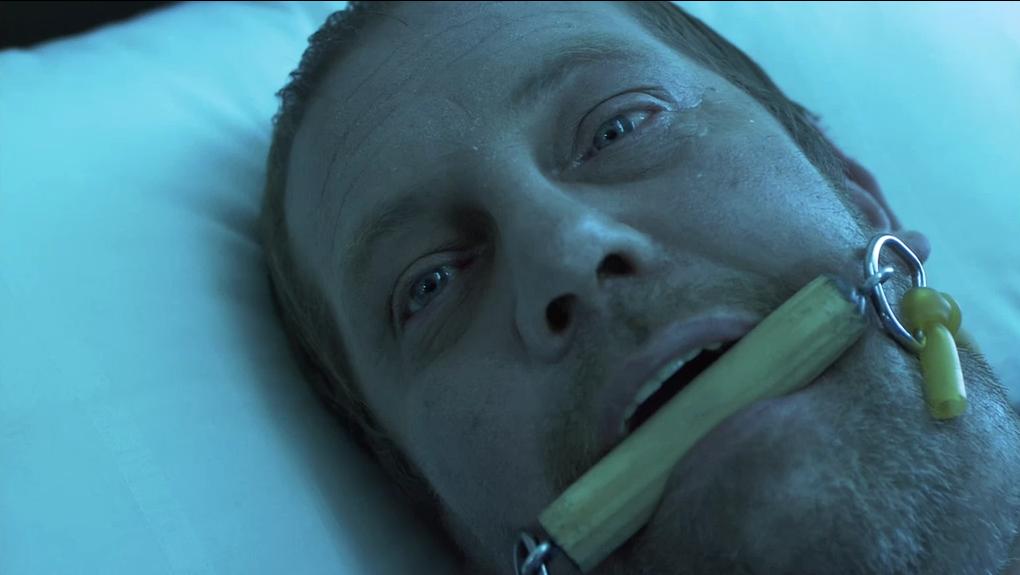 《人体蜈蚣系列》：从全彩到黑白默片重口味背后的荒诞剧情