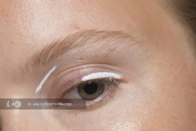 鞠婧祎李艺彤honey舞台,鞠婧祎港风复古妆容