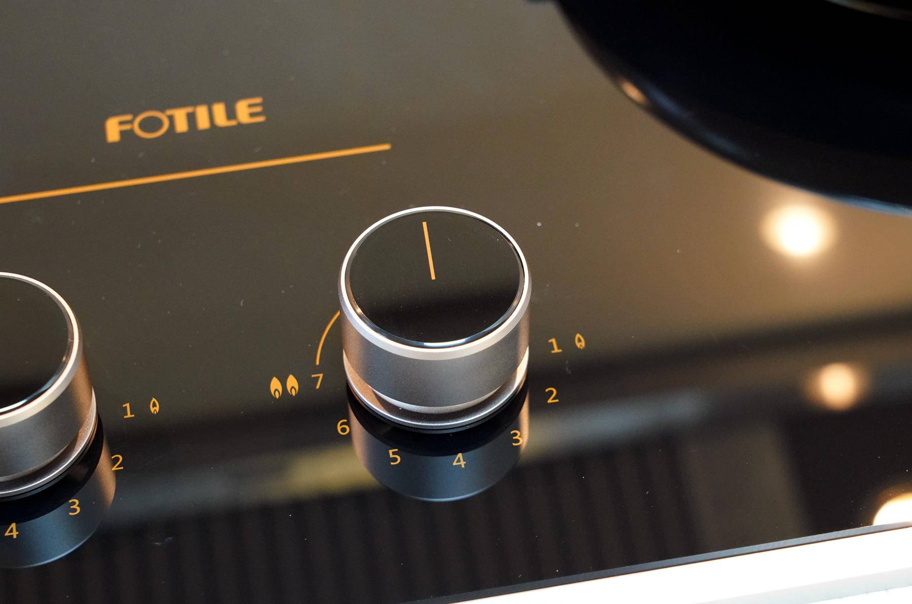 嵌入式燃气灶怎么防油污,嵌入式燃气灶如何选择炉头