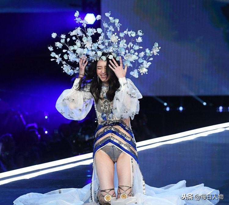 当维密天使遇上红高粱,维密天使aa走秀视频