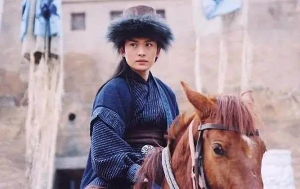 赵薇出演小燕子火到什么程度,赵薇演还珠阴差阳错一炮而红