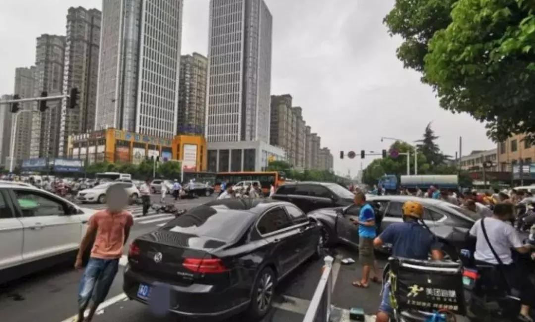 癫痫开车撞人致死判什么罪,交通事故引发癫痫怎么赔偿