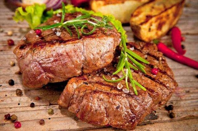 喝酒不能跟哪四种人喝,喝酒时不宜和什么一起搭配