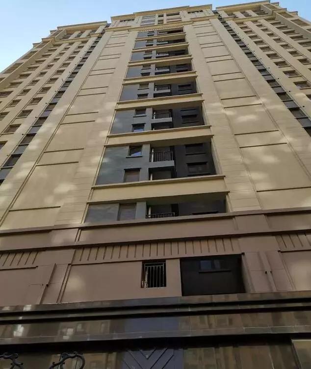 亿万名媛抱女儿,香港名媛抱五个月宝宝跳楼