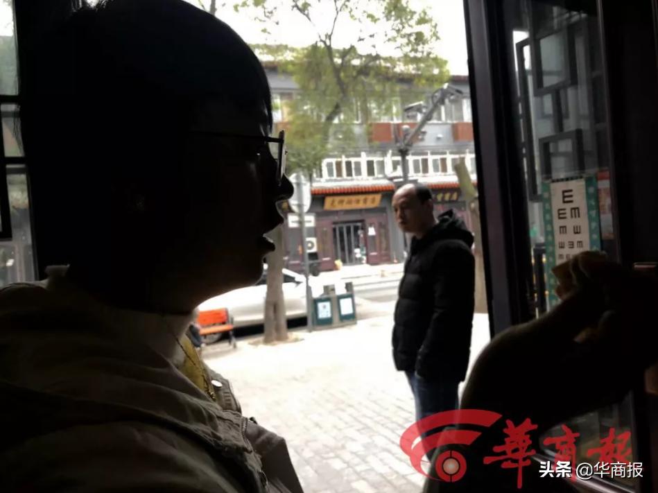 托管机构老师殴打学生被家长打,托管老师因琐事暴打学生