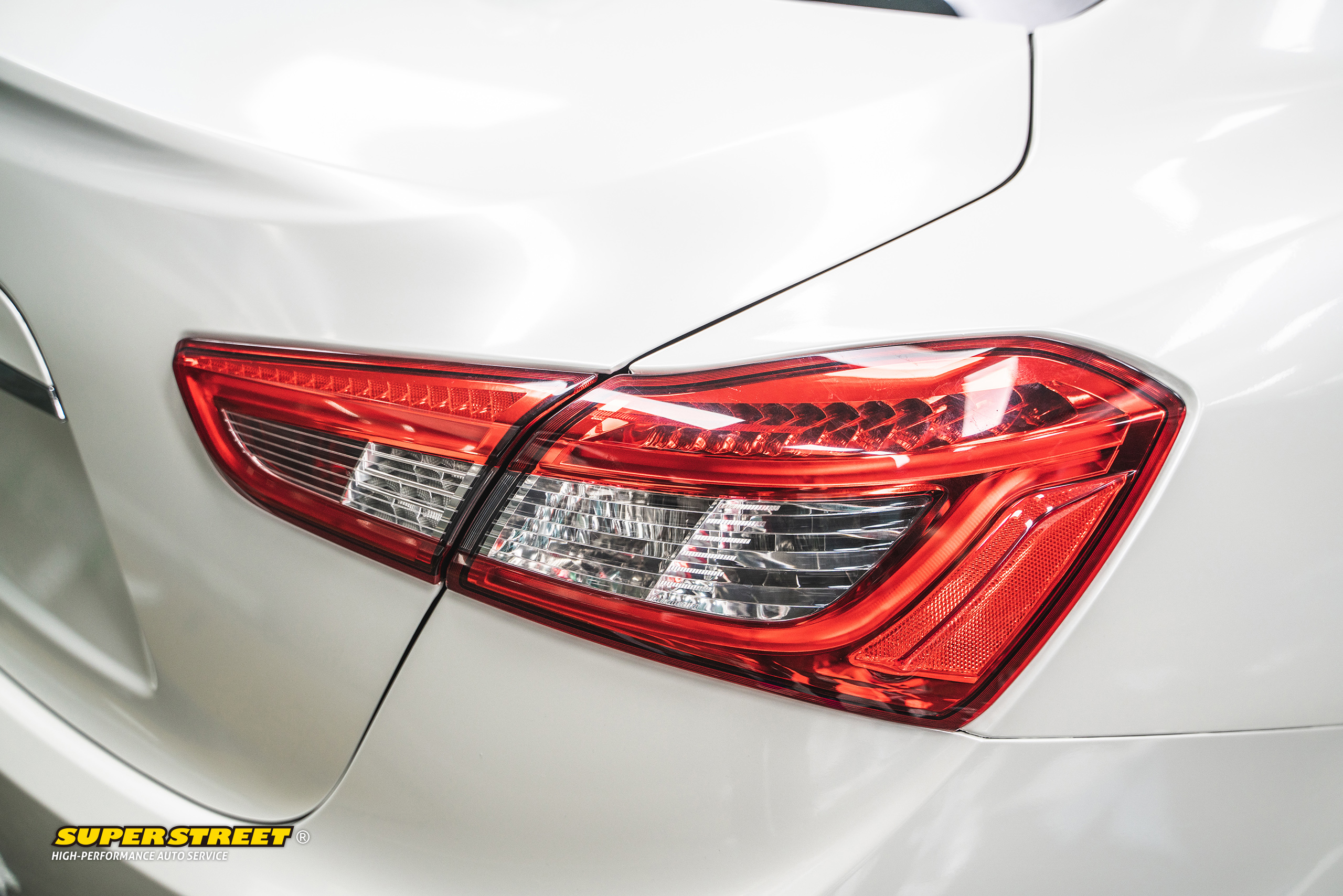 玛莎拉蒂吉博力汽车贴膜改色,superstreet改装