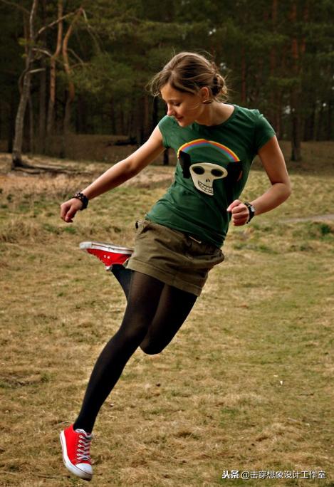 PS合成出立体感超强的手机海报