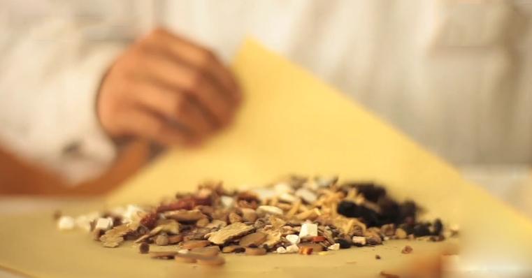 视力模糊眼底出血什么原因,视力下降中医病名