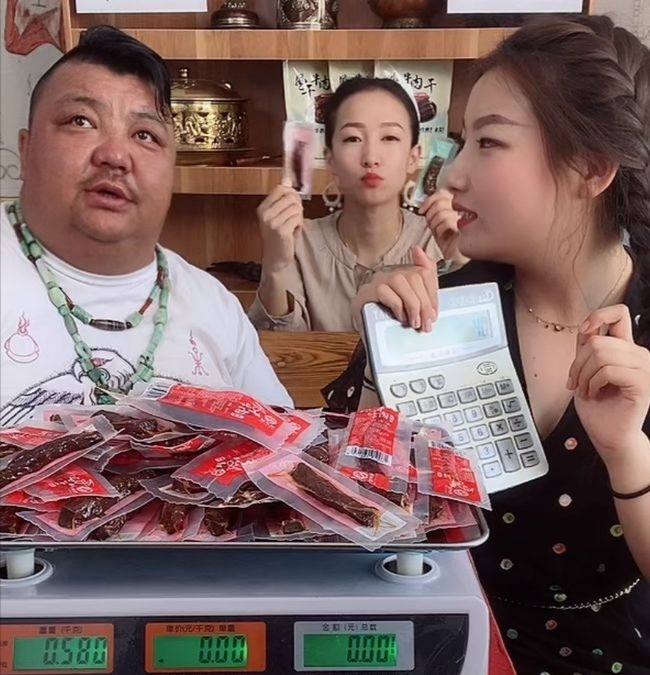 内蒙古壮汉120公斤,一年胖10斤27岁小伙靠吃月入过万