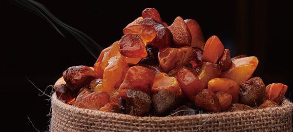 琥珀宝石哪种最好,最轻宝石琥珀图片