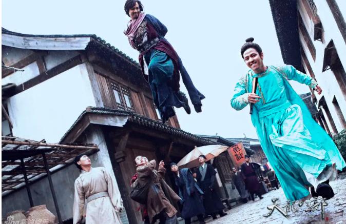 天龙八部乔峰把马夫人抱在怀里,天龙八部胡军版乔峰插刀