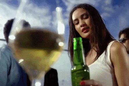 中国酒商野到飞起的营销套路，外国人只能甘拜下风