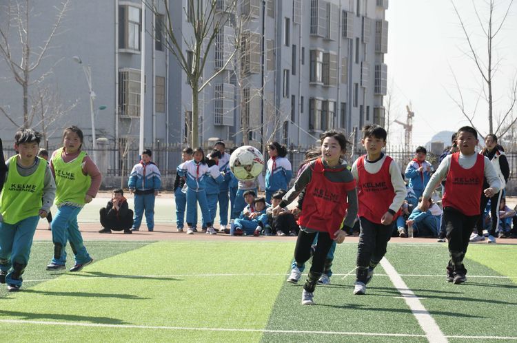 枣庄市建设路小学足球比赛,枣庄薛城区临山小学足球比赛