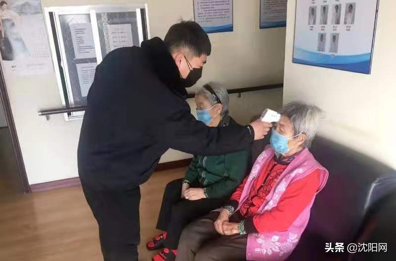 新民公安万名盛京义勇员走街串巷给村民跑腿买菜当代购