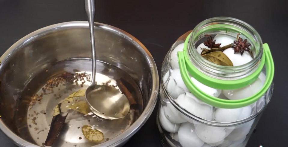 腌了10年的咸鸭蛋,腌了两年咸鸭蛋流油