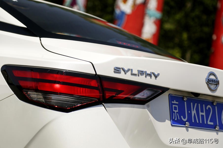 将朗逸赶下神坛自吸+CVT的佛系新轩逸躺着也能当第一