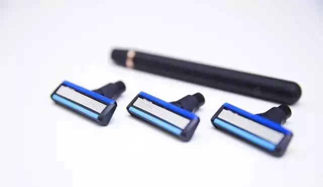 男人剃须刀手动,男人最简单手动式剃须刀