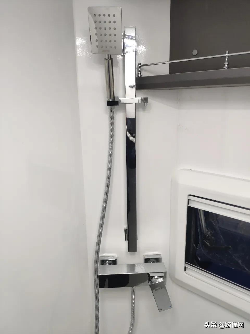 华居江铃轻卡房车,江铃700匹轻卡房车