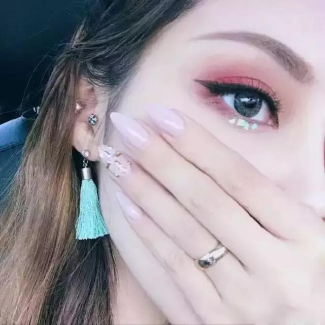 化妆教程自然妆眼影,日常妆亮片怎么贴脸上好看图