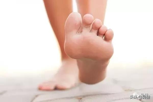 为什么有些人会手脚发麻,为什么我们会觉得手脚麻木