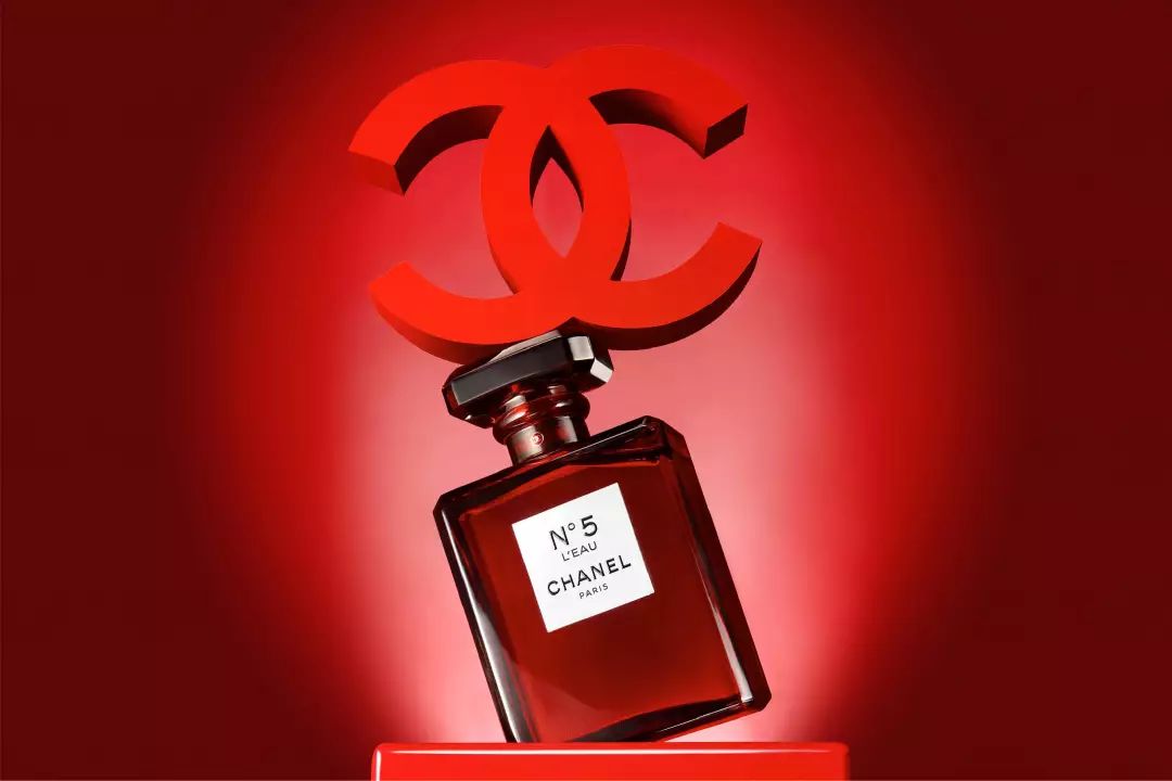 刘雯身穿chanel2018,刘雯香奈儿同款包