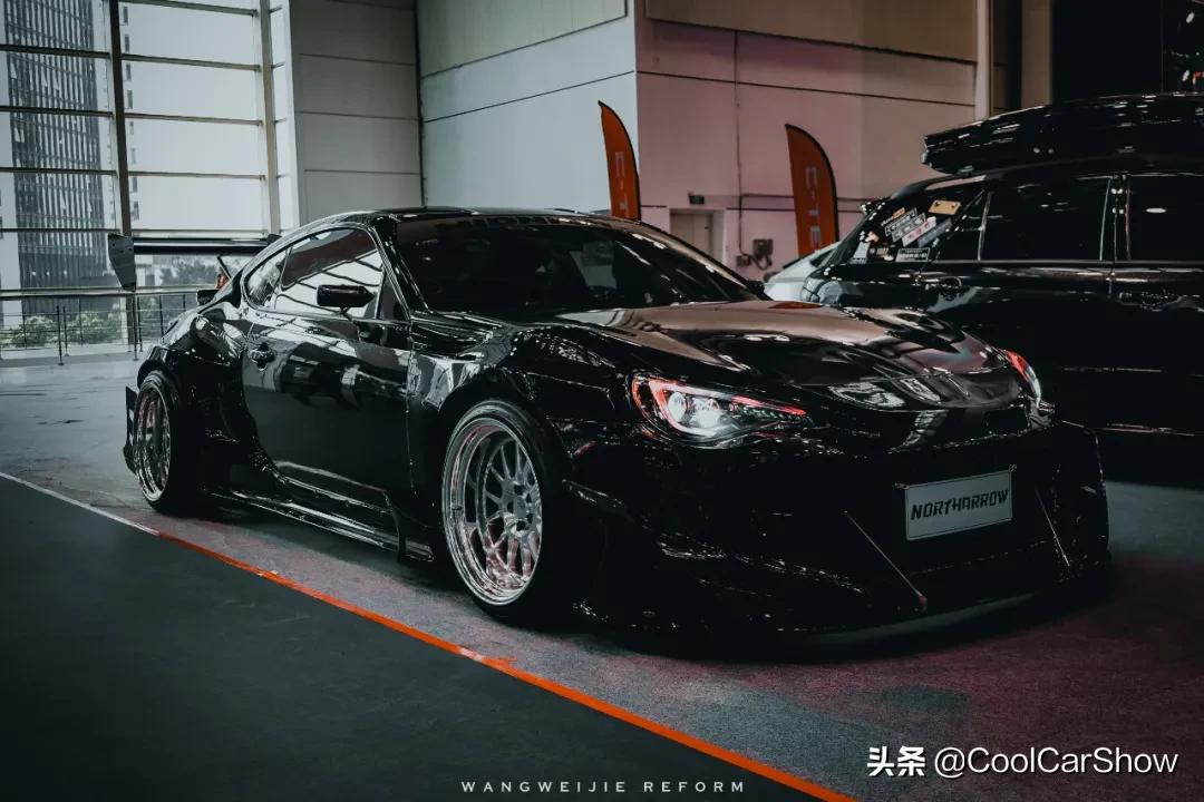 小伙爆改bj80,丰田86手动挡爆改