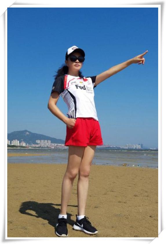 刘晓庆不化妆照片曝光,63岁刘晓庆出席活动大秀锁骨皮肤