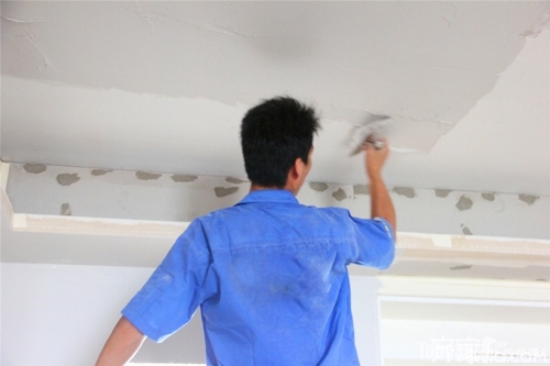 墙上腻子怎么施工,墙面刮腻子粉的正确方法
