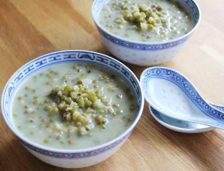 煮绿豆汤怎样不会溢锅,煮绿豆汤用铁锅怎么能不红