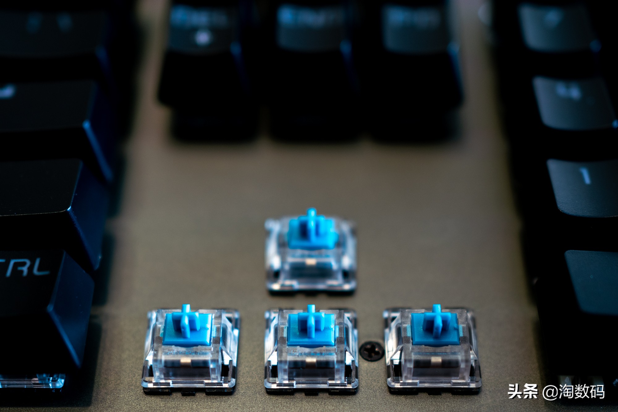 99元捡漏,有什么100多的rgb青轴机械键盘