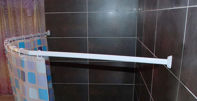 卫生间浴帘好用吗,磁性浴帘与玻璃浴房哪个好