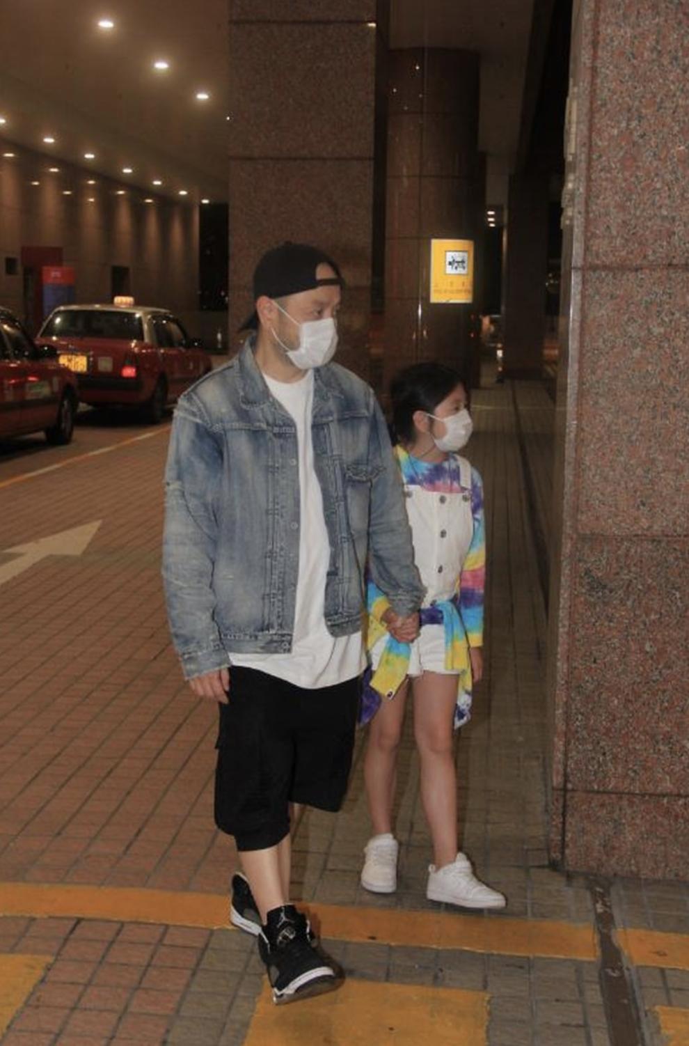 沈嘉伟亏损,沈嘉伟年轻照片