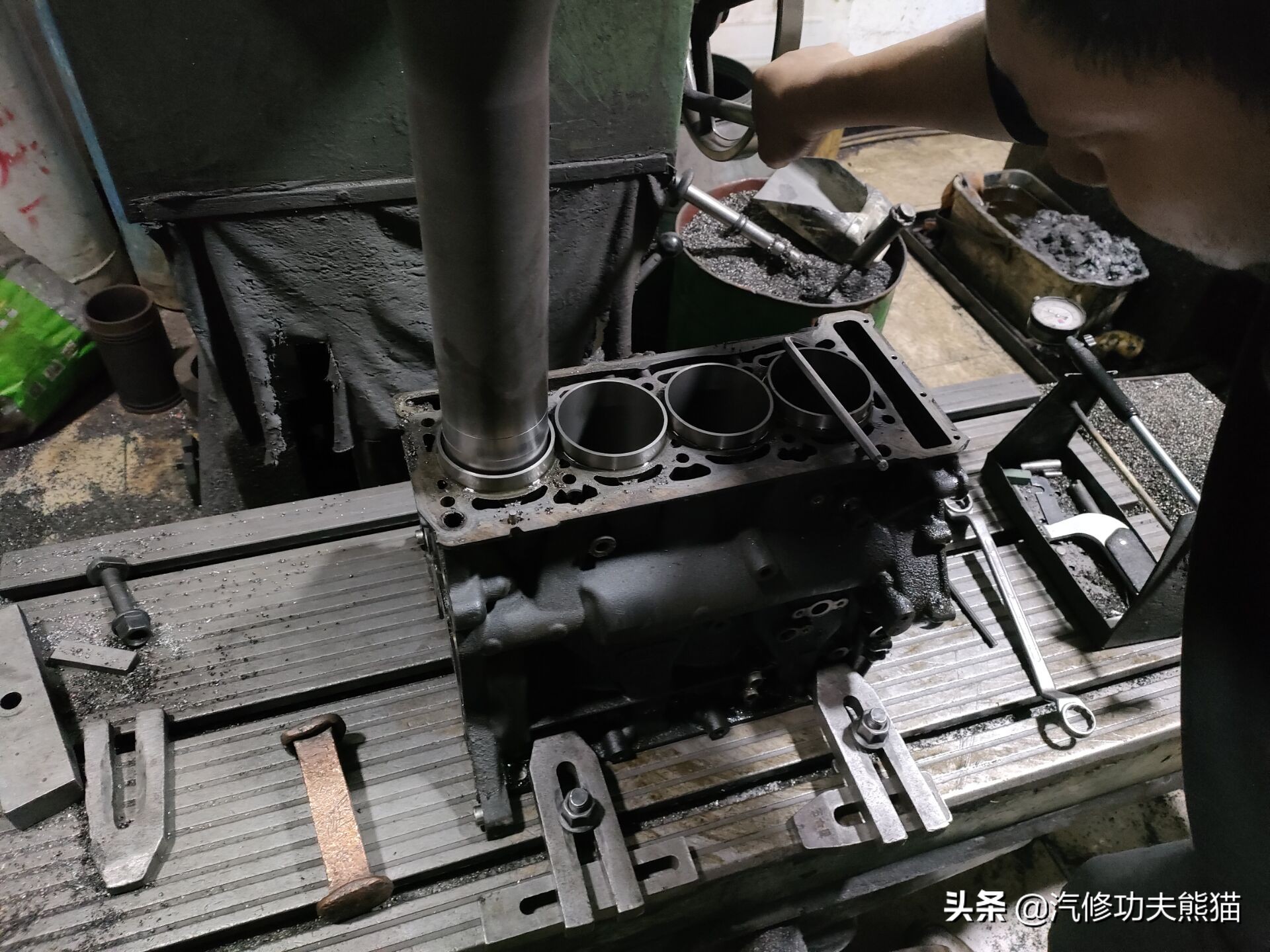 斯柯达昊锐烧机油维修视频,大众斯柯达昊锐1.8t烧机油