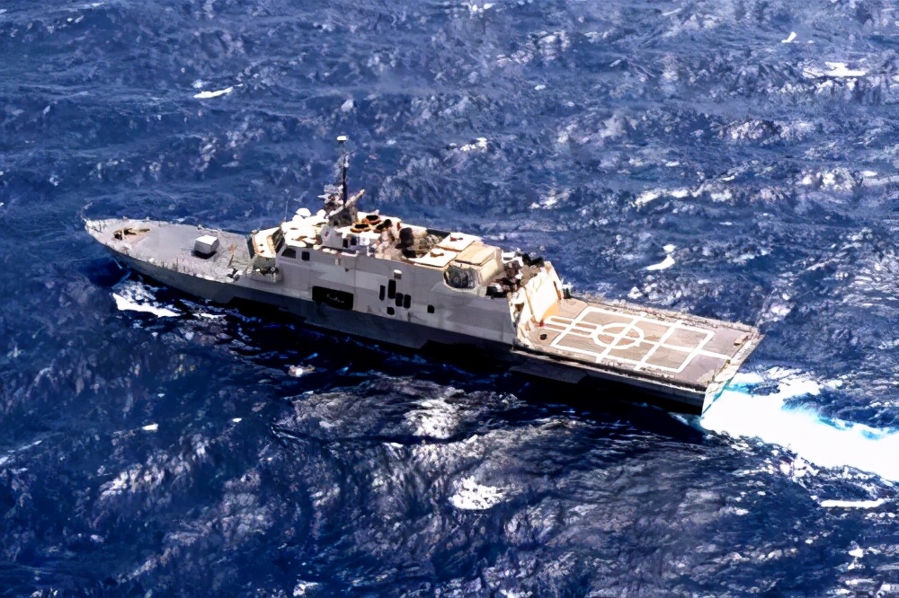 1997年香港回归在即，英舰故意闯入南海搞事情，中国海军教他做人