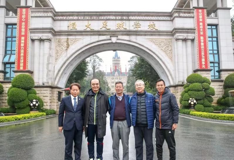 许家印大手笔投入探索青训成功之路打通培养足球明星的“最后一公里”