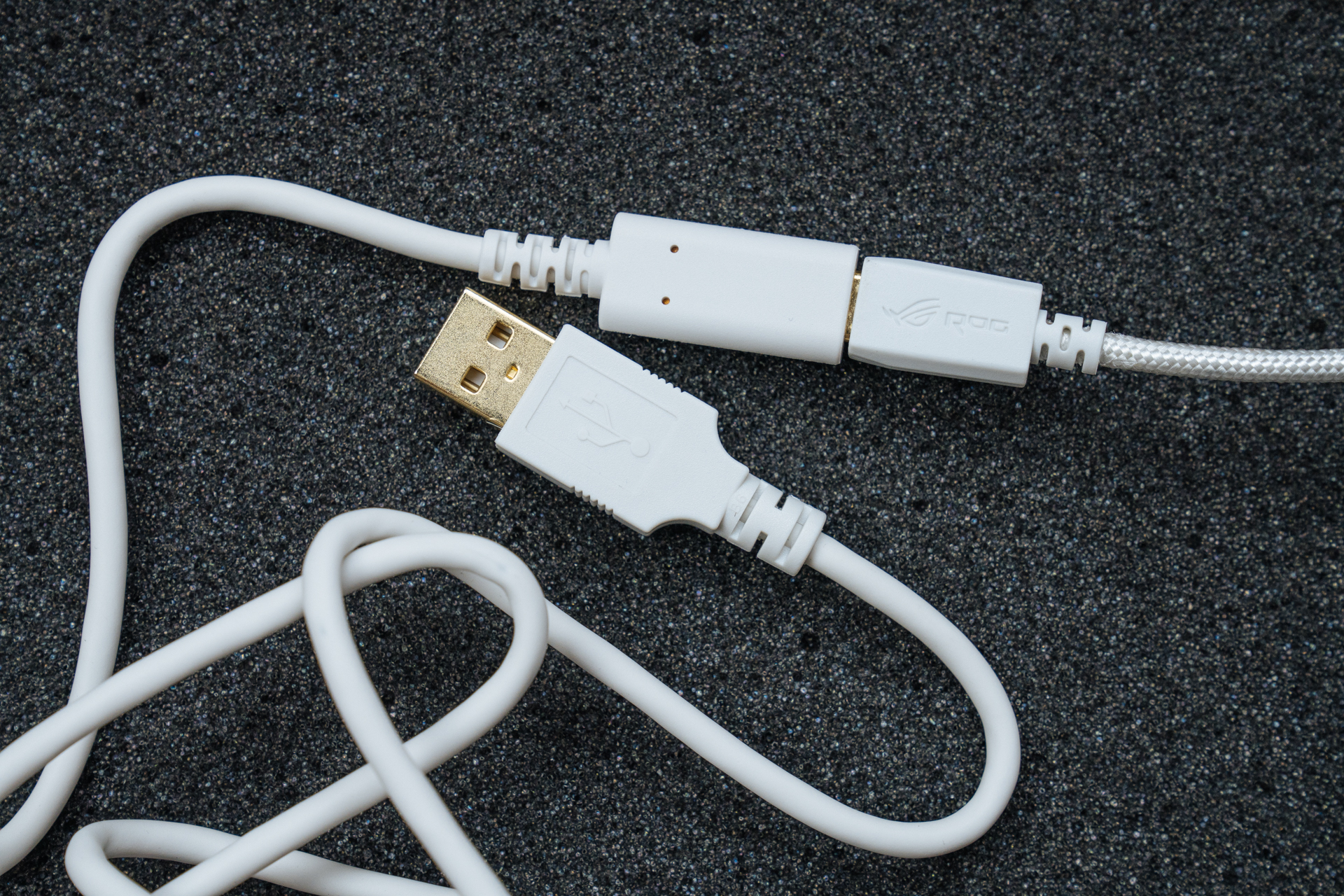 华硕rog月耀白蓝牙耳机,华硕rogdelta耳机评测