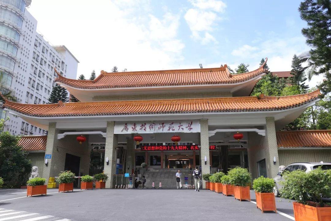 职业技术师范大学属于职业学校，事实胜于雄辩，不管你承认不承认