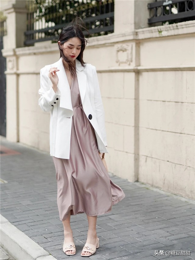 小个子穿搭不同版型的裙,小个子超长长款小黑裙穿搭