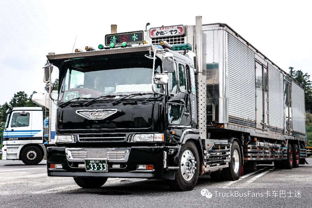 日本高速公路服务区随拍!卡车居然都这么帅