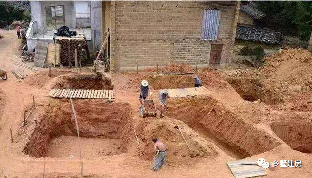 农村盖房条形基础好还是挖孔桩好,农村建房桩基础哪种最好